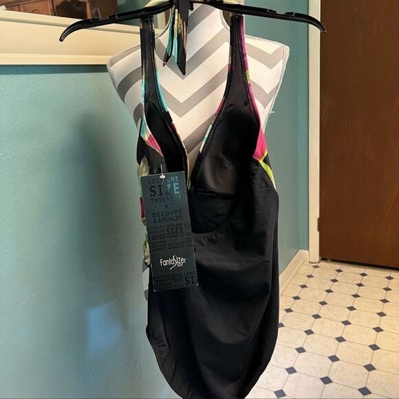 Colorful Women's One Piece Swimsuit - Picture 6 of 10